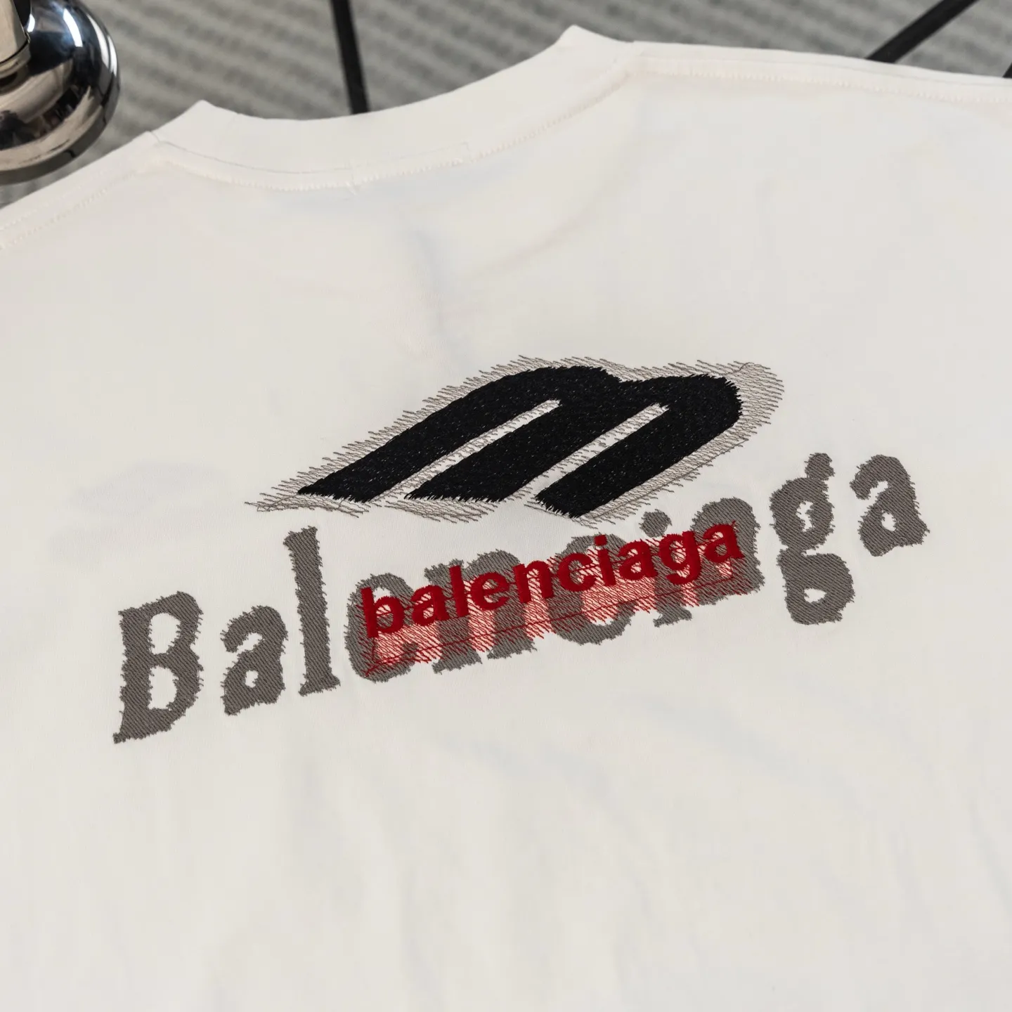 Balenciaga 26ss New Arrival T T | T ， ， ， Same Style ， 。 ， ； —— ， White ，Retro 。 ， 。 、 ， 、 ， Versatile ， 。 Size：s—xl ：Black White